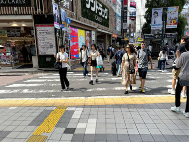 SHIBUYA TSUTAYA方面へ向かう途中の進行のない横断歩道