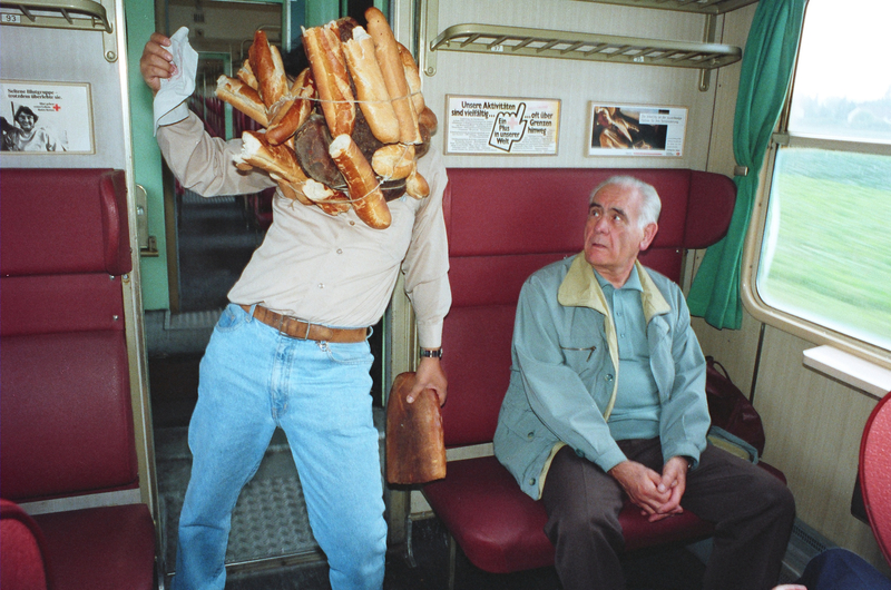 折元立身《パフォーマンス：パン人間電車の旅》1992年　作家蔵　提供：アートママファウンデーション