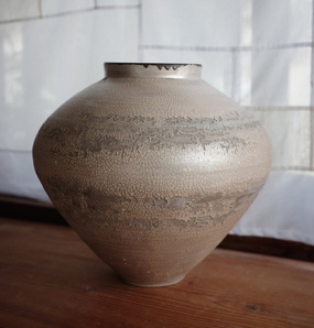 SHICHIRI Mayumi, Vase with Overglaze Silver, 2025, Collection of the artist.