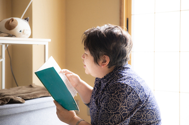 YOSHIDA Masami Scene of reading aloud (March 2026) Photo: UEMOTO Ichiko