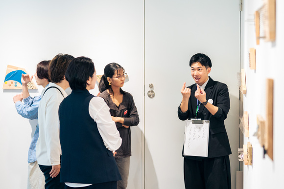 過去に実施した「鑑賞サポーターと手話べり鑑賞会」の様子