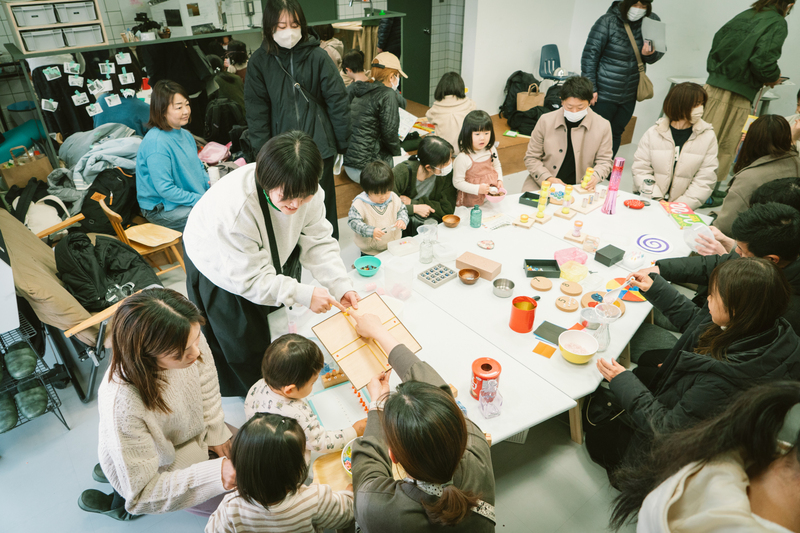 特別支援教材をつくる会　写真：加藤甫 Hajime Kato　助成：ヨコハマアートサイト
